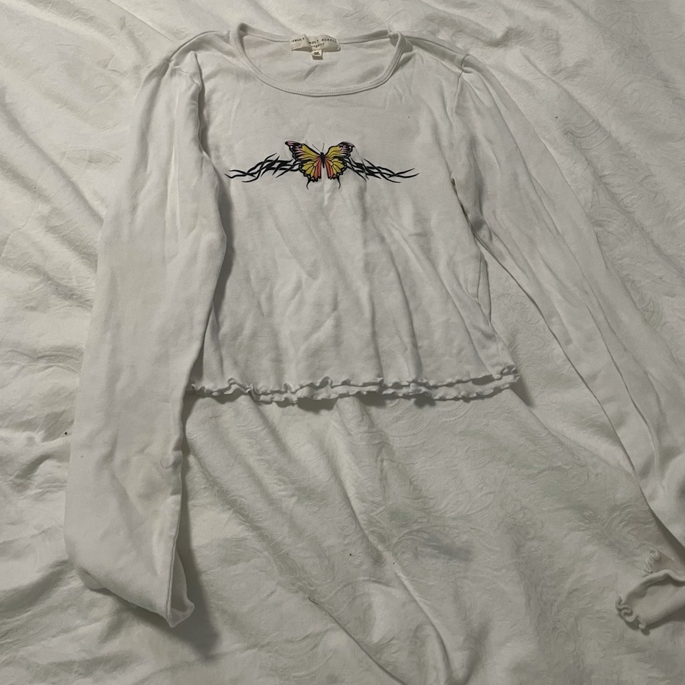 white long sleeved t shirt